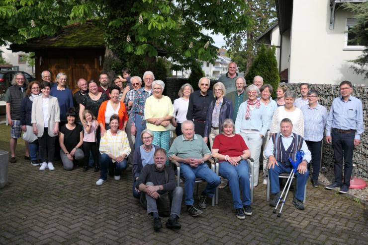 Der Kähny Treff 2023 ist schon Geschichte und war ein voller Erfolg. In Eichsel haben sich am Samstag den 6. Mai 2023 40 Kähnys zwanglos im Gastaus Maien in Eichsel getroffen. Für viele war es eine große Wiedersehensfreude nach längerer Zeit. Es wurde ohne großes Programm viel gesprochen, diskuttiert und ausgetauscht. Obwohl ich die meisten schon kannte, waren doch ein paar für mich "neue Gesichter" dabei. Die weiteste Anreise aus den USA hatten Deborah and Mike Wallish.